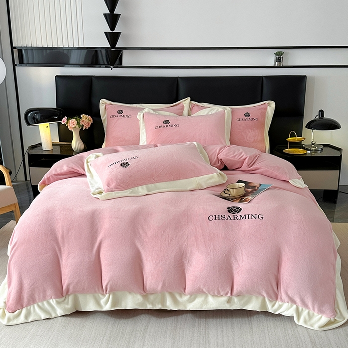 91家纺网 家纺一手货源 找家纺 爱洛 2025新款牛奶绒四件套牛奶绒刺绣四件套纯色牛奶绒四件套 山茶花-樱花粉