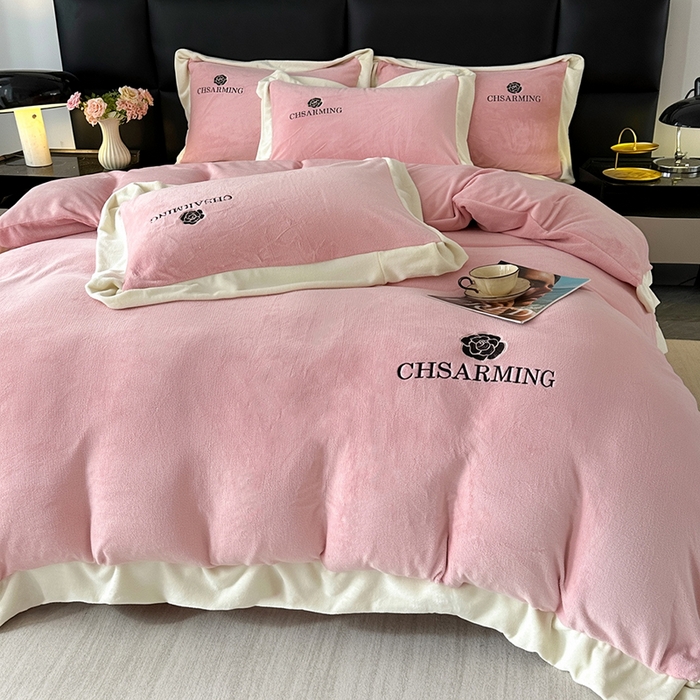 91家纺网 家纺一手货源 找家纺 爱洛 2025新款牛奶绒四件套牛奶绒刺绣四件套纯色牛奶绒四件套 山茶花-樱花粉