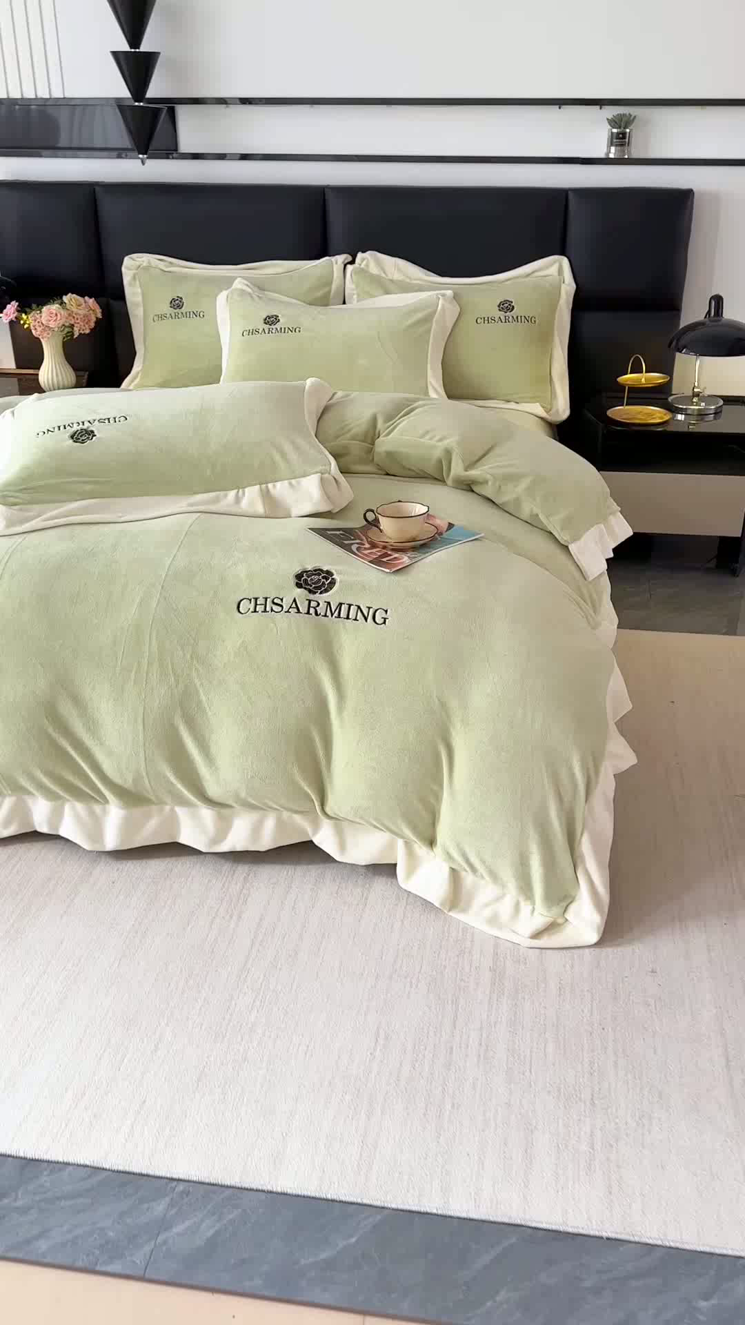 91家纺网 家纺一手货源 找家纺 爱洛 2025新款牛奶绒四件套牛奶绒刺绣四件套纯色牛奶绒四件套 山茶花-果绿