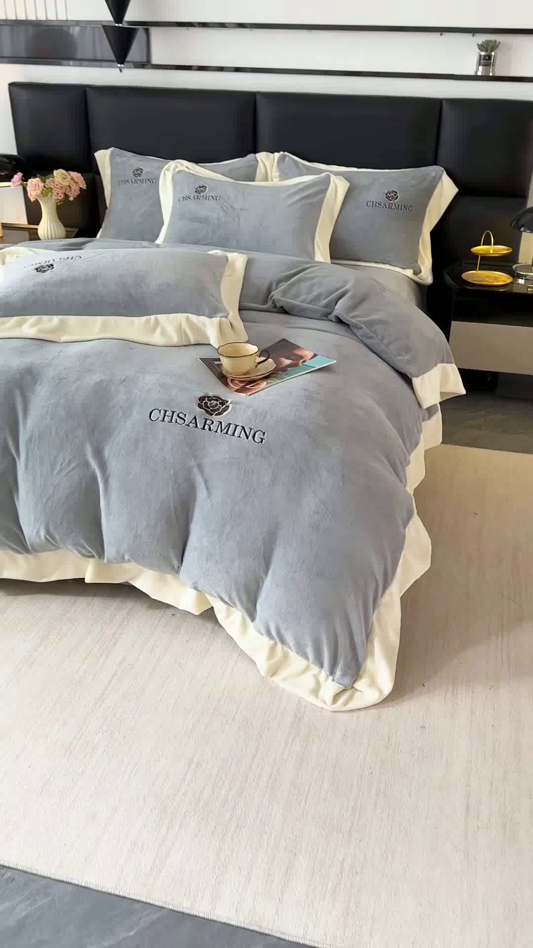 91家纺网 家纺一手货源 找家纺 爱洛 2025新款牛奶绒四件套牛奶绒刺绣四件套纯色牛奶绒四件套 山茶花-蓝灰色