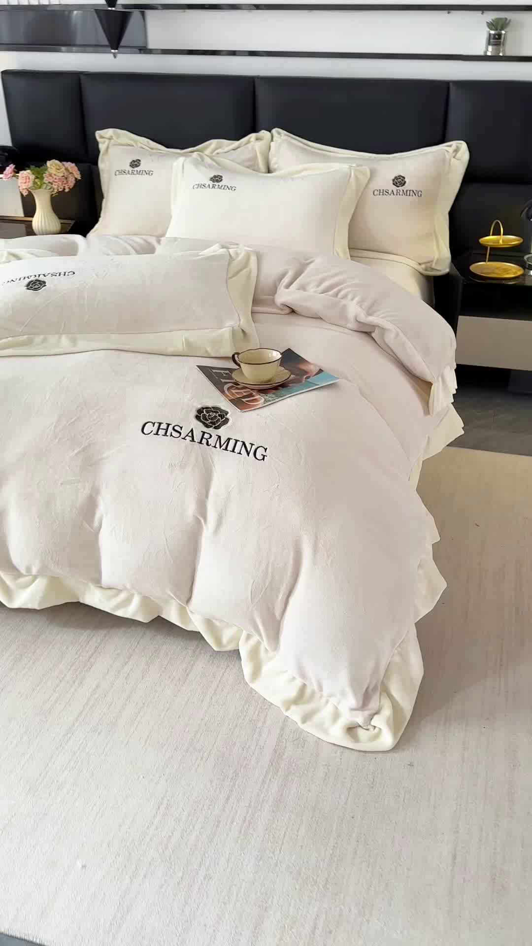 91家纺网 家纺一手货源 找家纺 爱洛 2025新款牛奶绒四件套牛奶绒刺绣四件套纯色牛奶绒四件套 山茶花-奶油粉