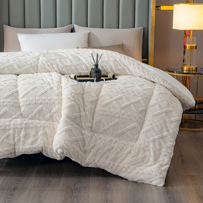 91家纺网 家纺一手货源 找家纺 铺尚美家纺 2025春夏新款塔芙绒北极绒加厚冬被子被芯 米白色