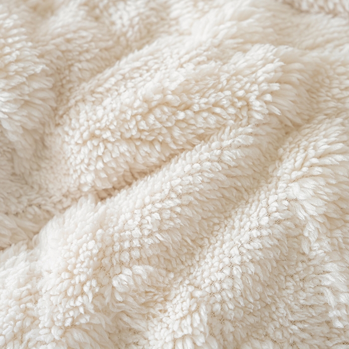 91家纺网 家纺一手货源 找家纺 铺尚美家纺 2025春夏新款塔芙绒北极绒加厚冬被子被芯 米白色