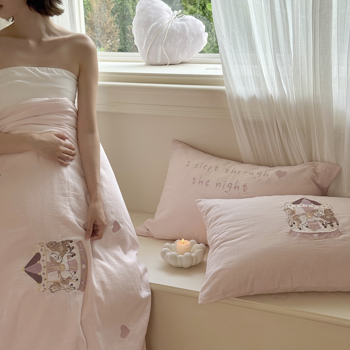 91家纺网 家纺一手货源 找家纺 （总）鹿班家居 2025新款秋冬款全棉皱皱纱精密刺绣系列四件套-旋转木马（标准会员-20元）