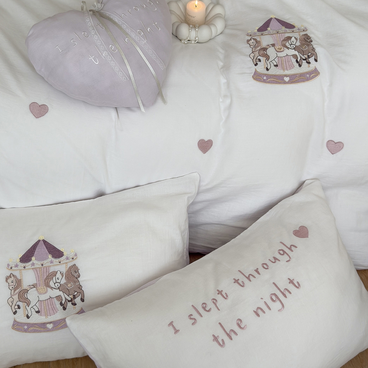 91家纺网 家纺一手货源 找家纺 鹿班家居 2025新款秋冬款全棉皱皱纱精密刺绣系列四件套-旋转木马（标准会员-20元） 紫色