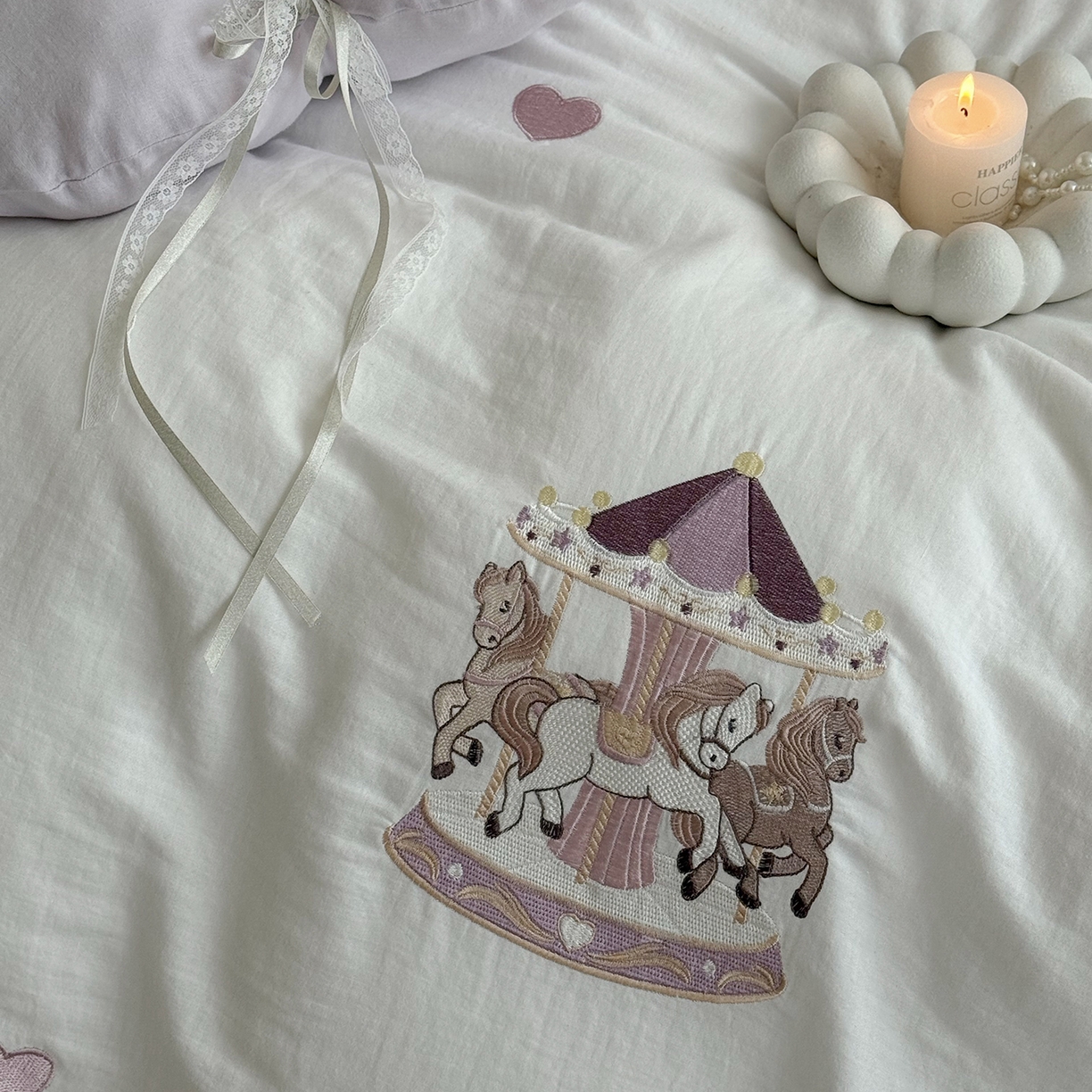 91家纺网 家纺一手货源 找家纺 鹿班家居 2025新款秋冬款全棉皱皱纱精密刺绣系列四件套-旋转木马（标准会员-20元） 紫色