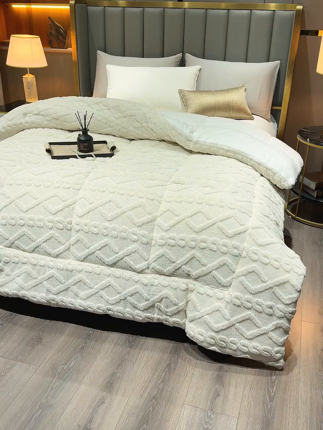 91家纺网 家纺一手货源 找家纺 铺尚美家纺 2025春夏新款塔芙绒北极绒加厚冬被子被芯 米白色