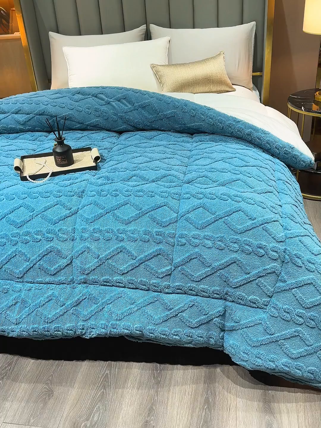 91家纺网 家纺一手货源 找家纺 铺尚美家纺 2025春夏新款塔芙绒北极绒加厚冬被子被芯 蓝色