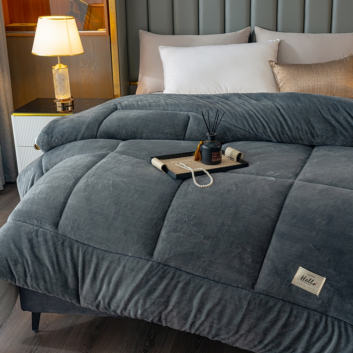 91家纺网 家纺一手货源 找家纺 铺尚美家纺 2025春夏新款跨境电商爆款秋冬新款牛奶绒羊羔绒保暖加厚冬被牛奶绒被子被芯 绅士灰