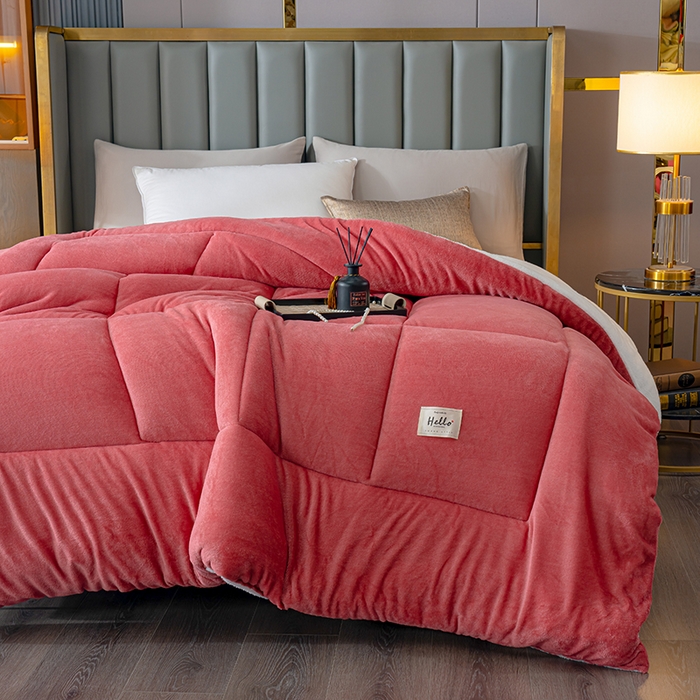 91家纺网 家纺一手货源 找家纺 铺尚美家纺 2025春夏新款跨境电商爆款秋冬新款牛奶绒羊羔绒保暖加厚冬被牛奶绒被子被芯 豆沙红