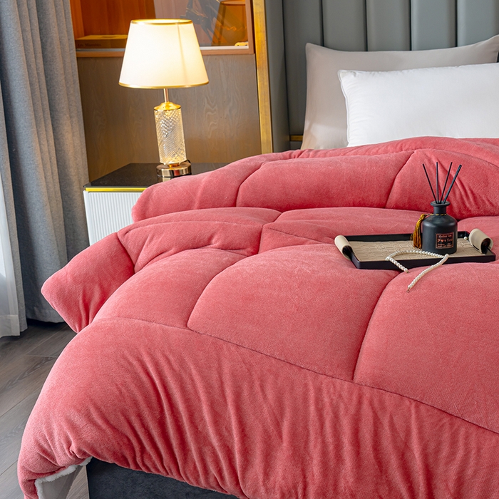 91家纺网 家纺一手货源 找家纺 铺尚美家纺 2025春夏新款跨境电商爆款秋冬新款牛奶绒羊羔绒保暖加厚冬被牛奶绒被子被芯 豆沙红