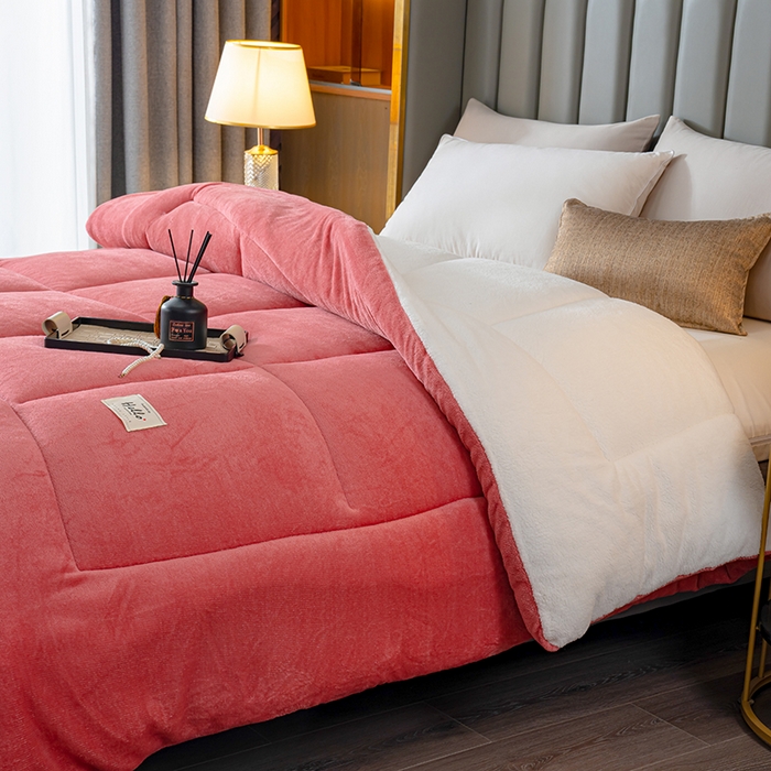 91家纺网 家纺一手货源 找家纺 铺尚美家纺 2025春夏新款跨境电商爆款秋冬新款牛奶绒羊羔绒保暖加厚冬被牛奶绒被子被芯 豆沙红