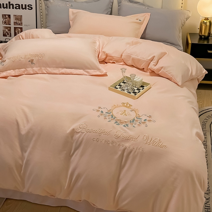 91家纺网 家纺一手货源 找家纺 青泽家纺 2025新款水洗棉绣花磨毛四件套碳素磨毛床单款床笠款套件 田梦-玉色