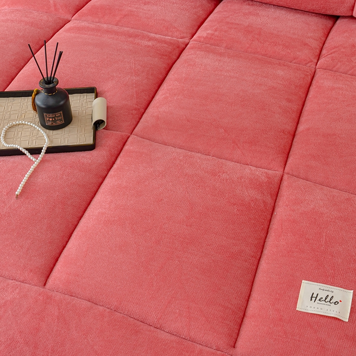 91家纺网 家纺一手货源 找家纺 铺尚美家纺 2025春夏新款跨境电商爆款秋冬新款牛奶绒羊羔绒保暖加厚冬被牛奶绒被子被芯 豆沙红