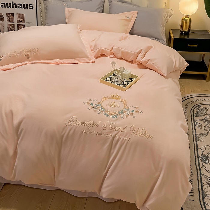 91家纺网 家纺一手货源 找家纺 青泽家纺 2025新款水洗棉绣花磨毛四件套碳素磨毛床单款床笠款套件 田梦-玉色