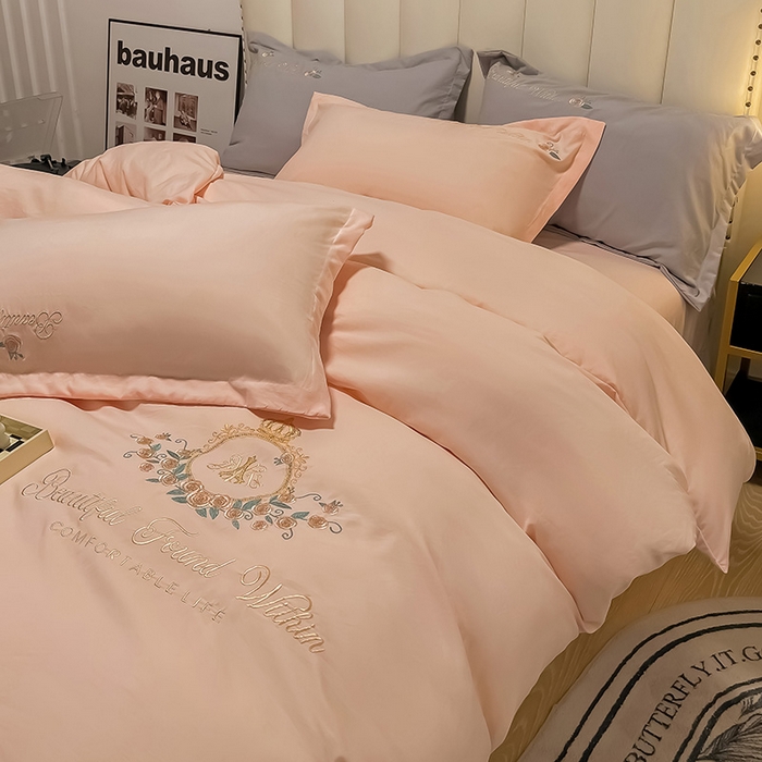 91家纺网 家纺一手货源 找家纺 青泽家纺 2025新款水洗棉绣花磨毛四件套碳素磨毛床单款床笠款套件 田梦-玉色