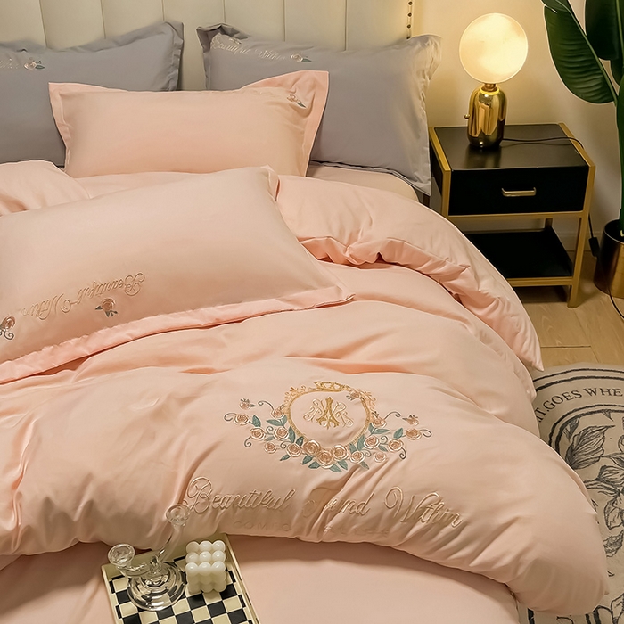 91家纺网 家纺一手货源 找家纺 青泽家纺 2025新款水洗棉绣花磨毛四件套碳素磨毛床单款床笠款套件 田梦-玉色