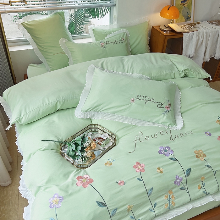 91家纺网 家纺一手货源 找家纺 青泽家纺 2025新款母婴级ins风韩版绣花荷叶边水洗棉磨毛四件套 缤纷花园绿