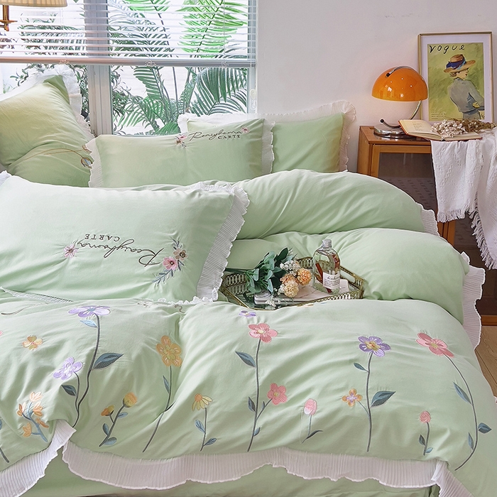 91家纺网 家纺一手货源 找家纺 青泽家纺 2025新款母婴级ins风韩版绣花荷叶边水洗棉磨毛四件套 缤纷花园绿