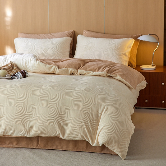 91家纺网 家纺一手货源 找家纺 眠博士 2025新款浮雕款烂花牛奶绒加厚保暖莱伊和赛纳四件套 浮雕款-莱伊奶白+咖