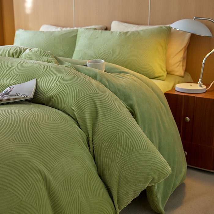 91家纺网 家纺一手货源 找家纺 眠博士 2025新款浮雕款烂花牛奶绒加厚保暖莱伊和赛纳四件套 浮雕款-莱伊浅绿