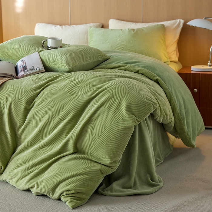 91家纺网 家纺一手货源 找家纺 眠博士 2025新款浮雕款烂花牛奶绒加厚保暖莱伊和赛纳四件套 浮雕款-莱伊浅绿