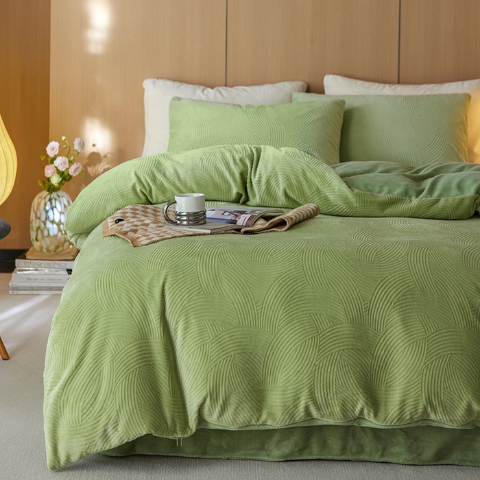 91家纺网 家纺一手货源 找家纺 眠博士 2025新款浮雕款烂花牛奶绒加厚保暖莱伊和赛纳四件套 浮雕款-莱伊浅绿