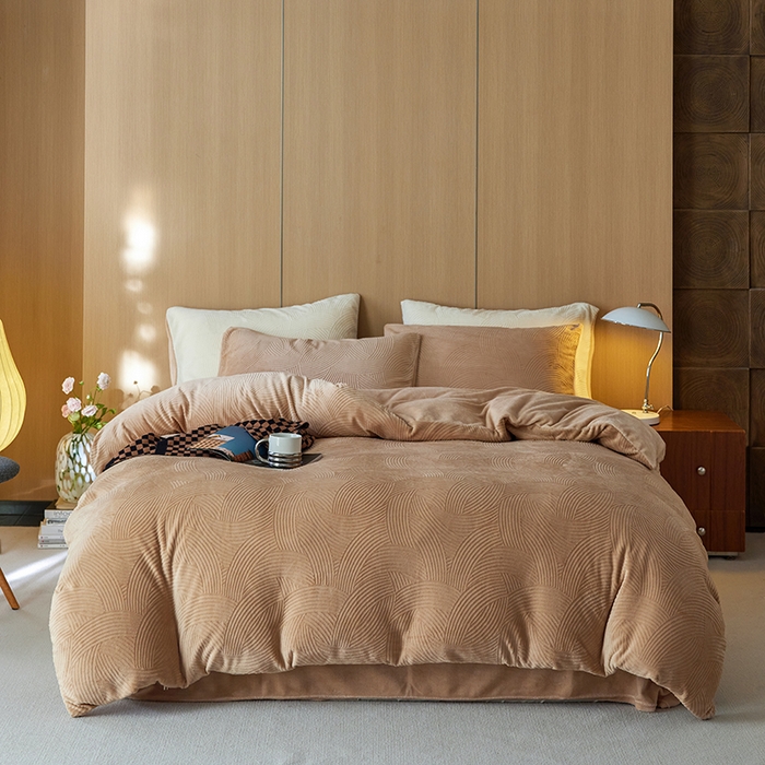 91家纺网 家纺一手货源 找家纺 眠博士 2025新款浮雕款烂花牛奶绒加厚保暖莱伊和赛纳四件套 浮雕款-莱伊咖