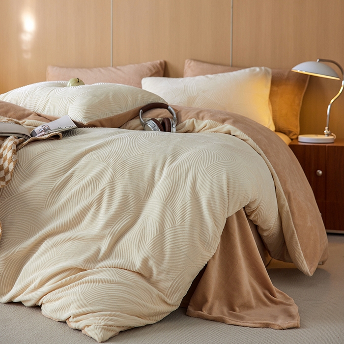 91家纺网 家纺一手货源 找家纺 眠博士 2025新款浮雕款烂花牛奶绒加厚保暖莱伊和赛纳四件套 浮雕款-莱伊奶白+咖