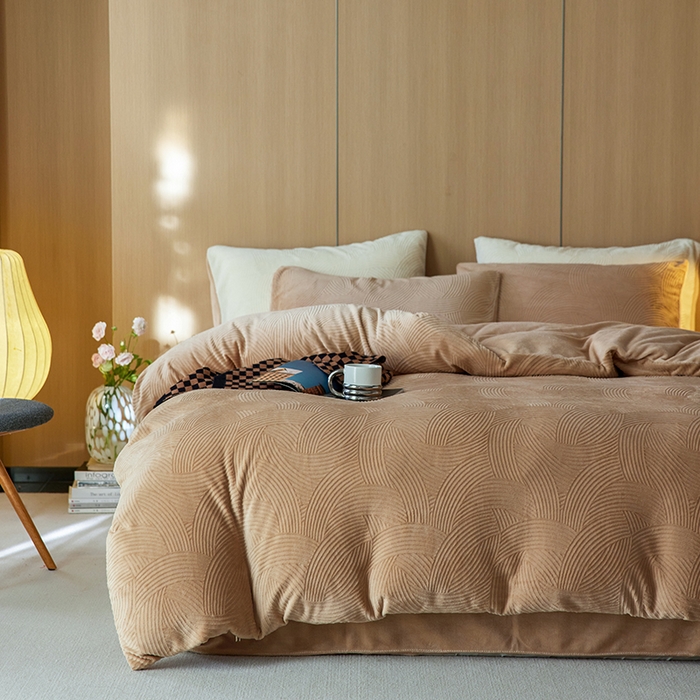 91家纺网 家纺一手货源 找家纺 （总）眠博士 2025新款浮雕款烂花牛奶绒加厚保暖莱伊和赛纳四件套