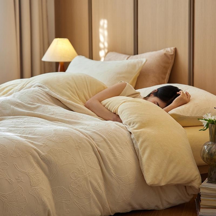 眠博士 2025新款浮雕款烂花牛奶绒加厚保暖莱伊和赛纳四件套 浮雕款-赛纳奶白