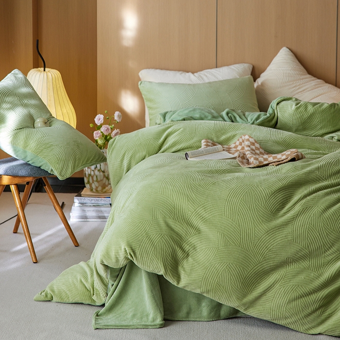 91家纺网 家纺一手货源 找家纺 眠博士 2025新款浮雕款烂花牛奶绒加厚保暖莱伊和赛纳四件套 浮雕款-莱伊浅绿