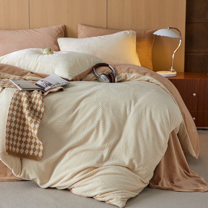 91家纺网 家纺一手货源 找家纺 眠博士 2025新款浮雕款烂花牛奶绒加厚保暖莱伊和赛纳四件套 浮雕款-莱伊奶白+咖