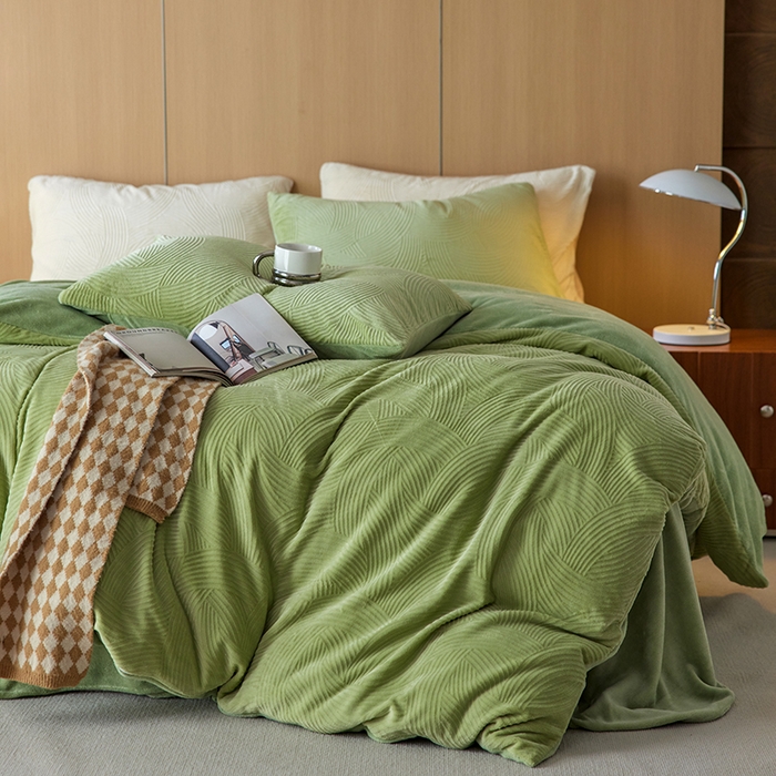 91家纺网 家纺一手货源 找家纺 眠博士 2025新款浮雕款烂花牛奶绒加厚保暖莱伊和赛纳四件套 浮雕款-莱伊浅绿