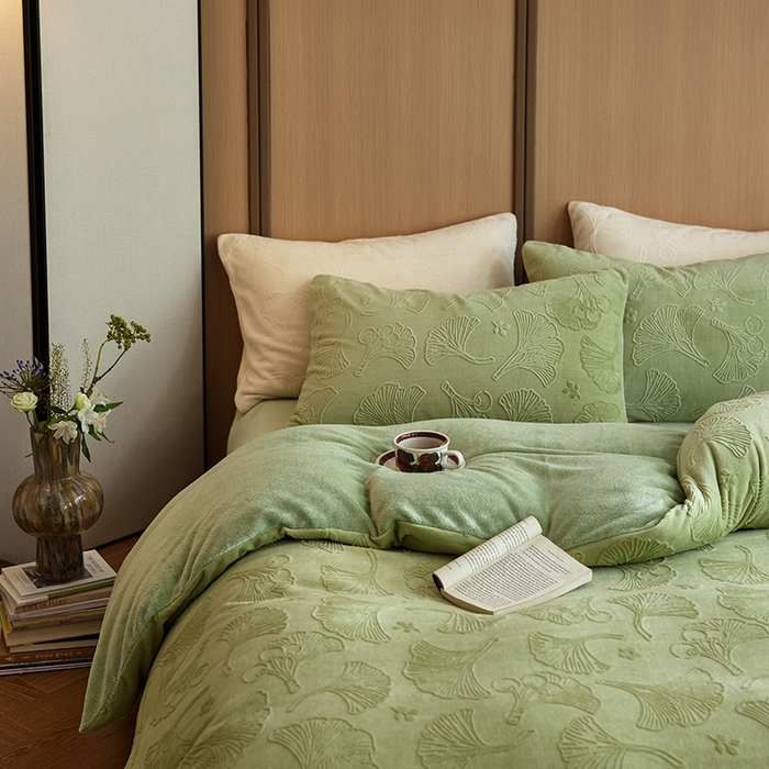 91家纺网 家纺一手货源 找家纺 眠博士 2025新款浮雕款烂花牛奶绒加厚保暖莱伊和赛纳四件套 浮雕款-赛纳浅绿