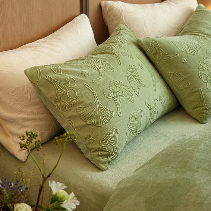 91家纺网 家纺一手货源 找家纺 眠博士 2025新款浮雕款烂花牛奶绒加厚保暖莱伊和赛纳四件套 浮雕款-赛纳浅绿