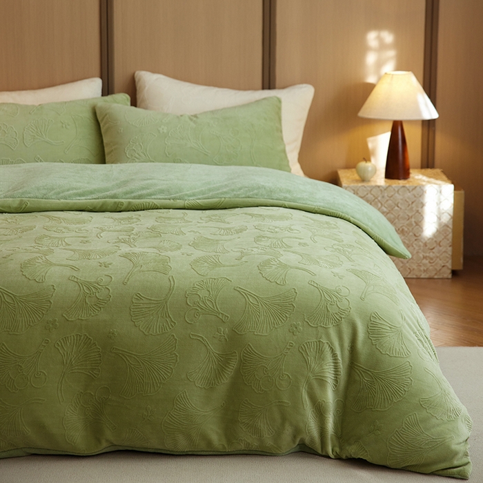 91家纺网 家纺一手货源 找家纺 眠博士 2025新款浮雕款烂花牛奶绒加厚保暖莱伊和赛纳四件套 浮雕款-赛纳浅绿