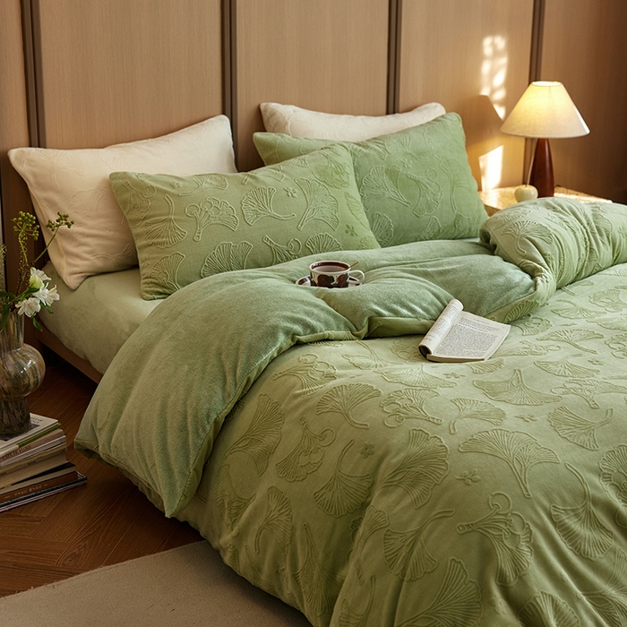 91家纺网 家纺一手货源 找家纺 眠博士 2025新款浮雕款烂花牛奶绒加厚保暖莱伊和赛纳四件套 浮雕款-赛纳浅绿