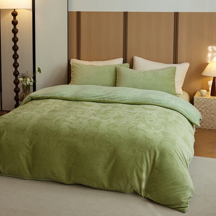 91家纺网 家纺一手货源 找家纺 眠博士 2025新款浮雕款烂花牛奶绒加厚保暖莱伊和赛纳四件套 浮雕款-赛纳浅绿