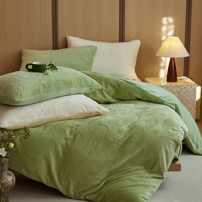 91家纺网 家纺一手货源 找家纺 眠博士 2025新款浮雕款烂花牛奶绒加厚保暖莱伊和赛纳四件套 浮雕款-赛纳浅绿