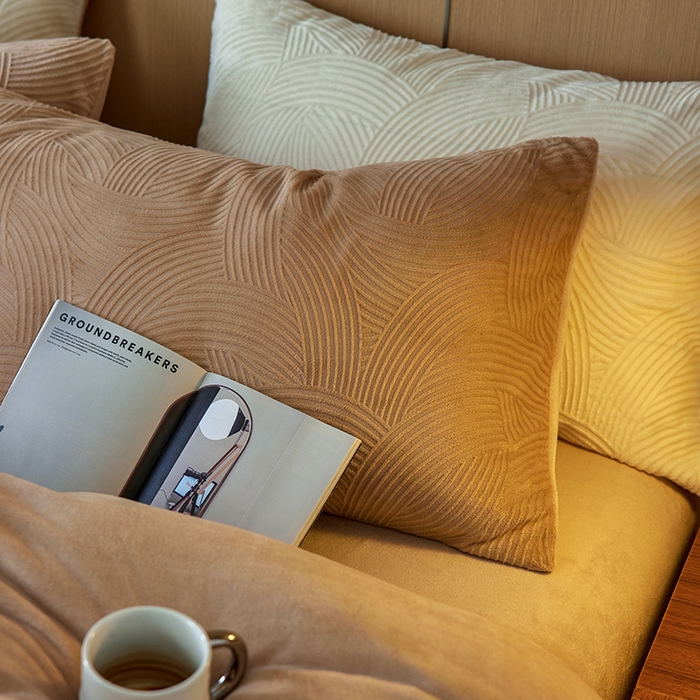 91家纺网 家纺一手货源 找家纺 眠博士 2025新款浮雕款烂花牛奶绒加厚保暖莱伊和赛纳四件套 浮雕款-莱伊咖