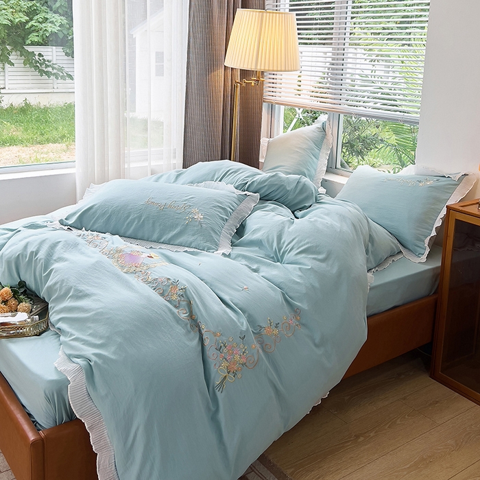 91家纺网 家纺一手货源 找家纺 青泽家纺 2025新款母婴级ins风韩版绣花荷叶边水洗棉磨毛四件套 安娜公主蓝