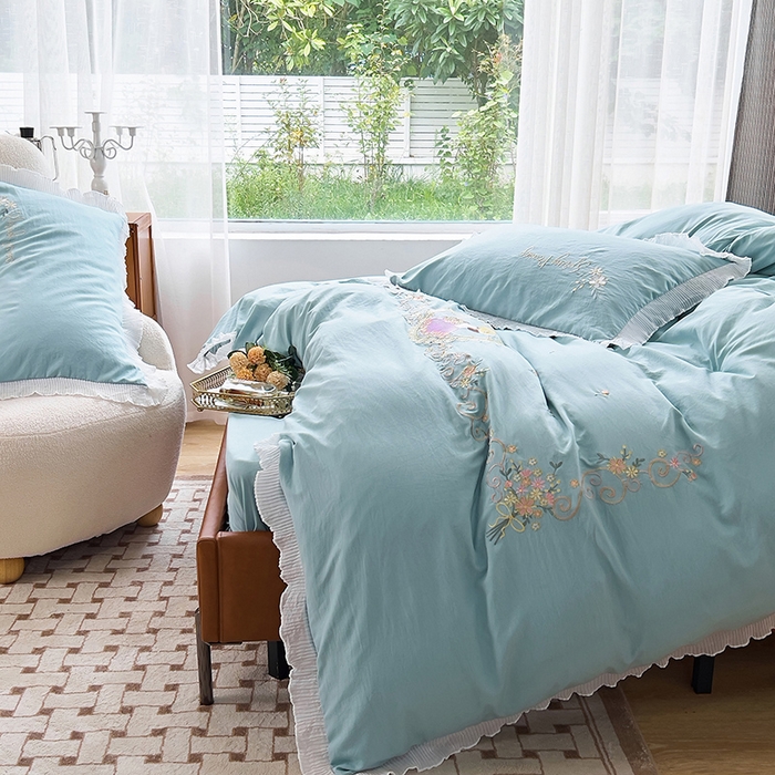 91家纺网 家纺一手货源 找家纺 青泽家纺 2025新款母婴级ins风韩版绣花荷叶边水洗棉磨毛四件套 安娜公主蓝