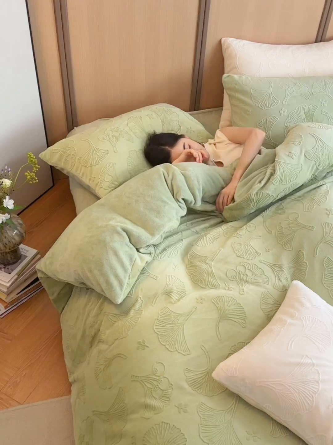 91家纺网 家纺一手货源 找家纺 眠博士 2025新款浮雕款烂花牛奶绒加厚保暖莱伊和赛纳四件套 浮雕款-赛纳浅绿