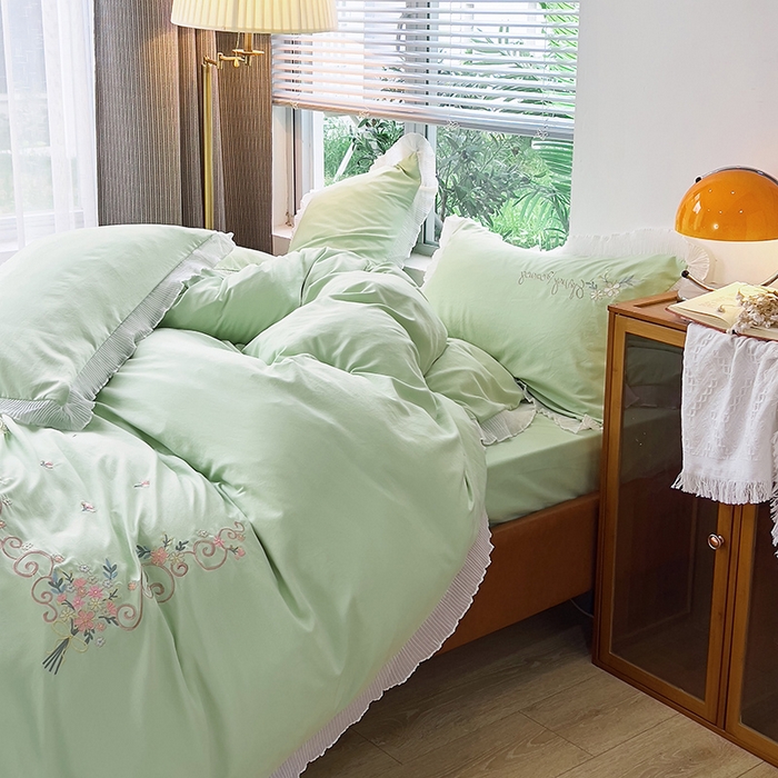 91家纺网 家纺一手货源 找家纺 青泽家纺 2025新款母婴级ins风韩版绣花荷叶边水洗棉磨毛四件套 安娜公主绿