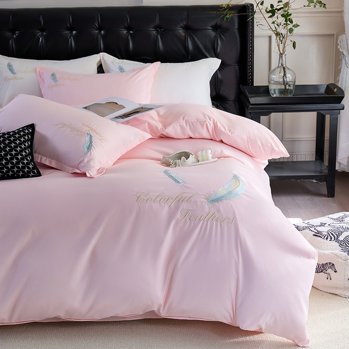 91家纺网 家纺一手货源 找家纺 青泽家纺 2025新款水洗棉绣花磨毛四件套碳素磨毛床单款床笠款套件 轻羽玉粉