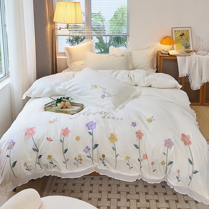 青泽家纺 2025新款母婴级ins风韩版绣花荷叶边水洗棉磨毛四件套 缤纷花园白