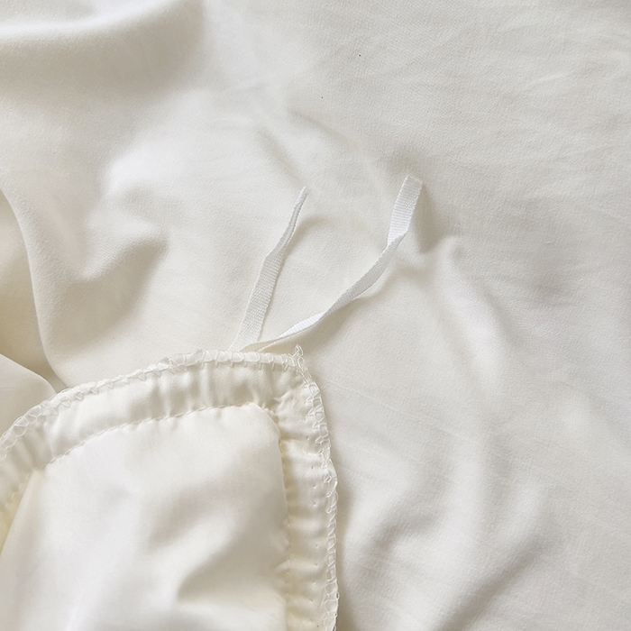 91家纺网 家纺一手货源 找家纺 青泽家纺 2025新款母婴级ins风韩版绣花荷叶边水洗棉磨毛四件套 缤纷花园白