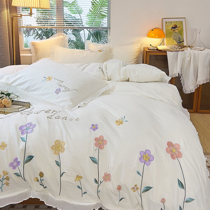 91家纺网 家纺一手货源 找家纺 青泽家纺 2025新款母婴级ins风韩版绣花荷叶边水洗棉磨毛四件套 缤纷花园白