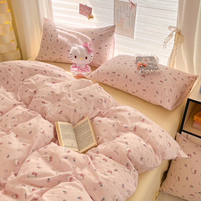 91家纺网 家纺一手货源 找家纺 海岛哥哥 2025新款高克重（110克）云感提花皱皱纱正版三丽鸥四件套系列 粉樱凯蒂